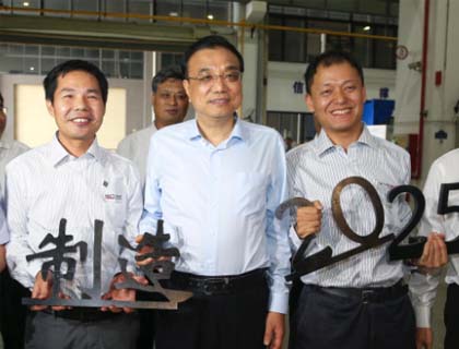 李克強(qiáng)總理考察大族激光 鼓勵(lì)工人“中國(guó)制造要在你們手上大放光芒!”