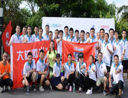 大族超能員工參加“環立新湖 悅跑悅快樂”晨跑活動